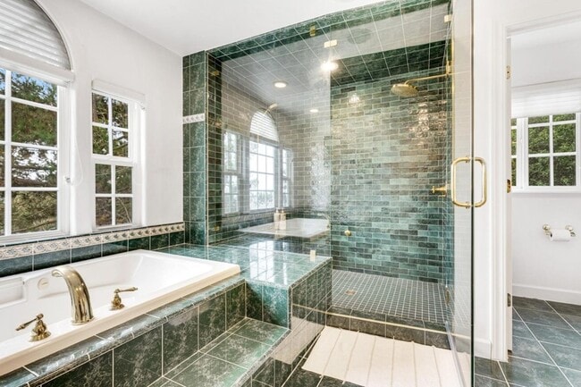 Building Photo - 1 Overlook Pl