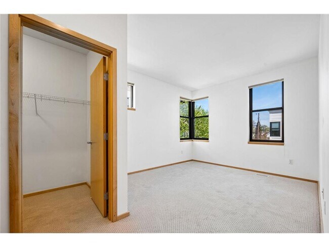 Building Photo - 2818 Aldrich Ave S
