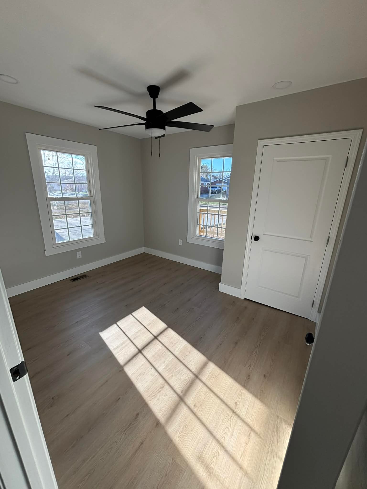 bedroom 2 - 172 E Bell St