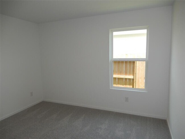Building Photo - 21099 Santopadre St