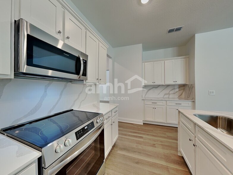 Building Photo - 16393 Aubergine Aly