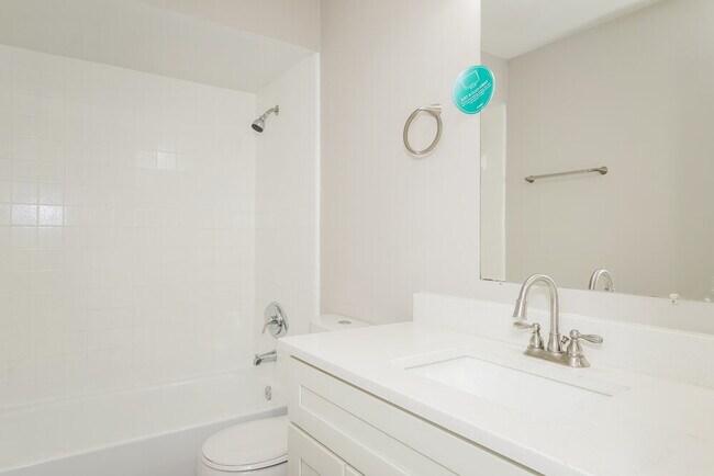 Building Photo - 565 Portland Cir