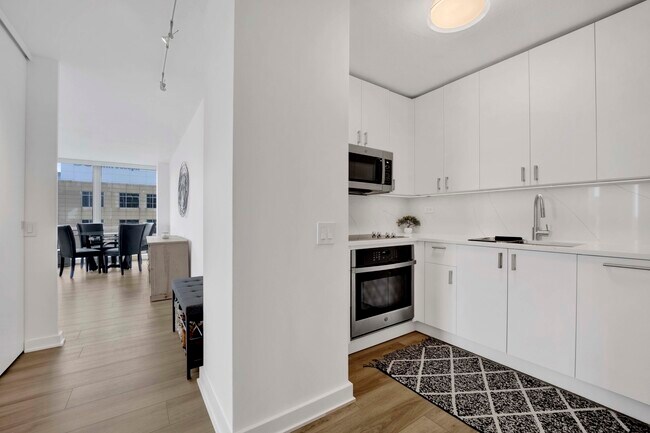 Building Photo - 340 W Diversey Pkwy