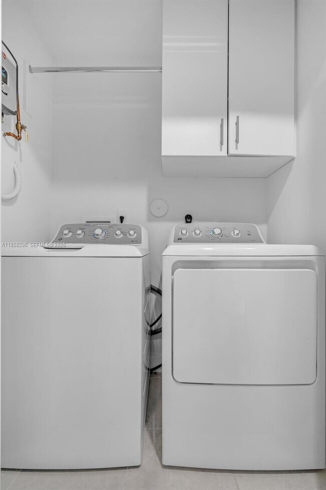 Building Photo - 4450 NW 83rd Pkwy