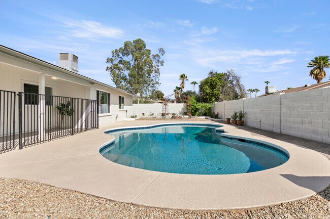 Building Photo - 6021 E Acoma Dr