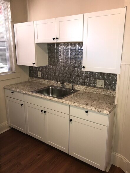 Kitchen - 605 Maple Ave