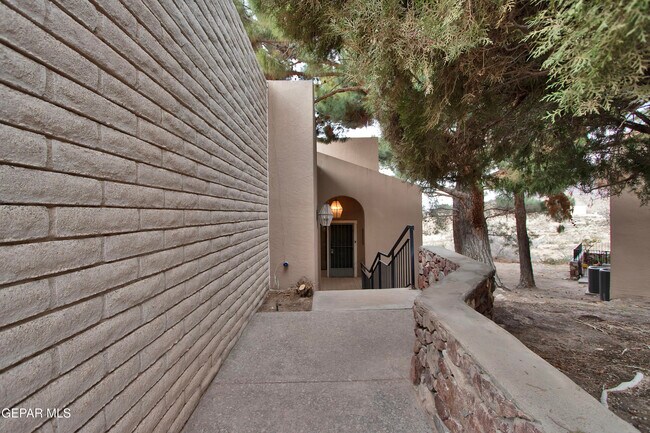 Building Photo - 5711 Mira Grande Dr