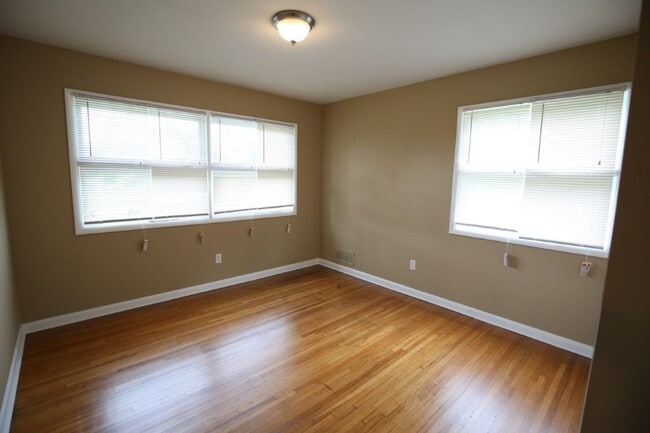 Building Photo - 2816 8th St NE