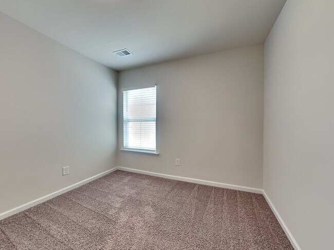 Building Photo - Coming Soon! Burnside Farms near USC, Fort...
