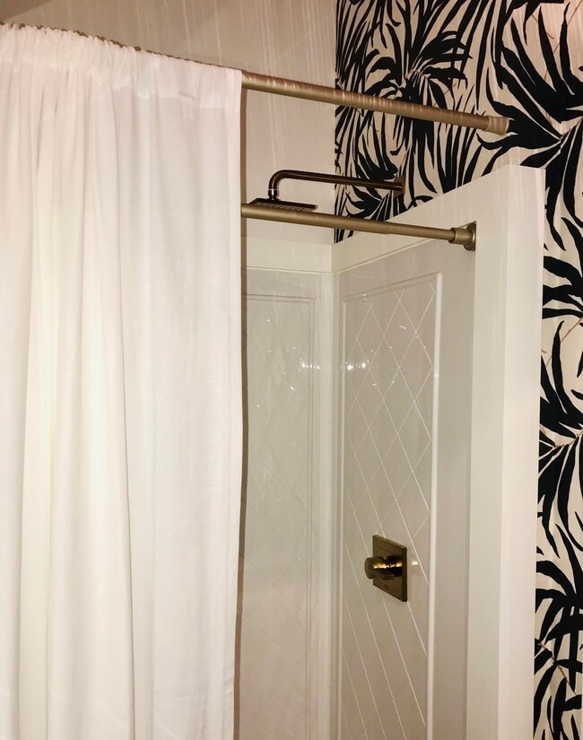 Shower - 2708 Shandy Ln