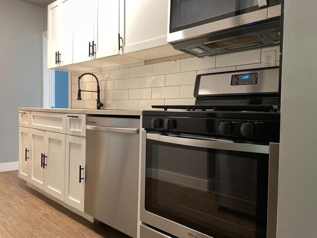 Building Photo - 418 3rd St