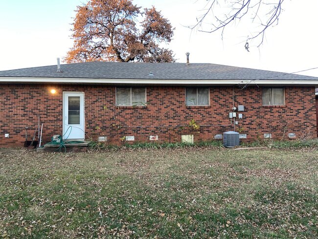 Building Photo - 312 Tullahoma Dr