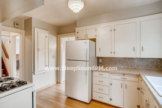 Building Photo - 3705 NE 72nd Ave