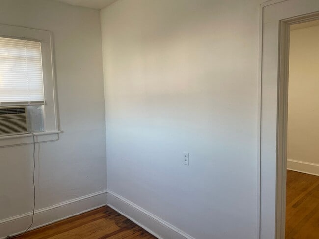 Building Photo - 615 Day Ave SW