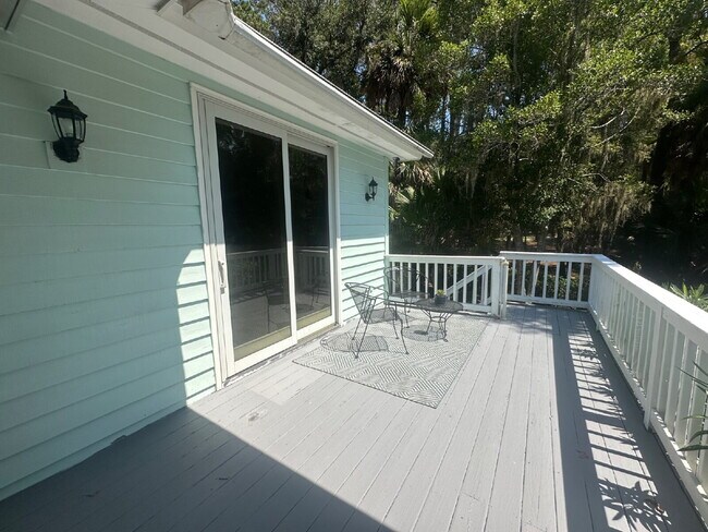 Building Photo - Moss Creek Home with a Gorgeous Water View!