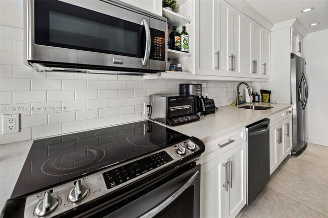 Building Photo - 241 28th St