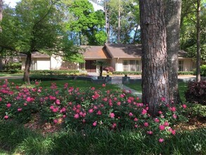 Building Photo - 614 Saddlewood Ln