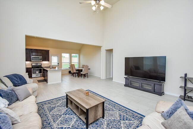 Building Photo - 32903 Silver Mdw Wy