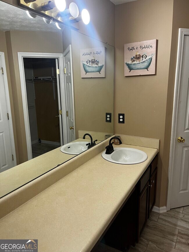 Building Photo - 6675 Princeton Park Ct