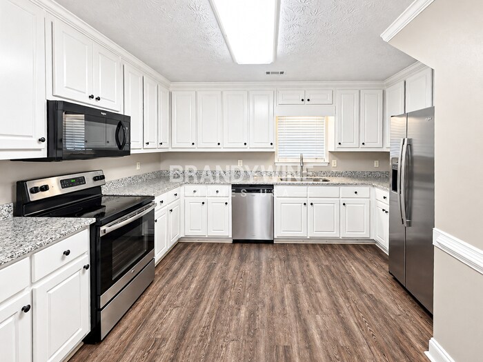Building Photo - 25 Lake Charles Way