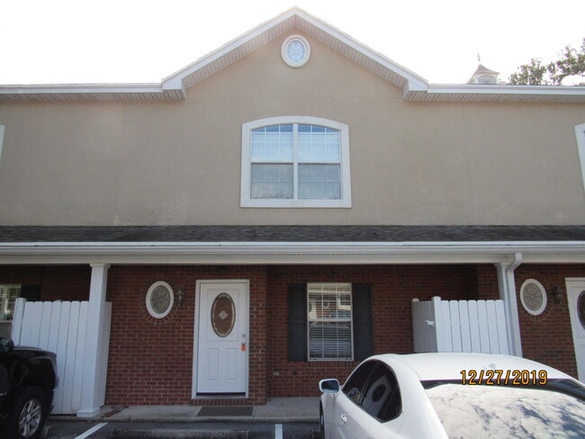 Building Photo - 544 Maple Ave