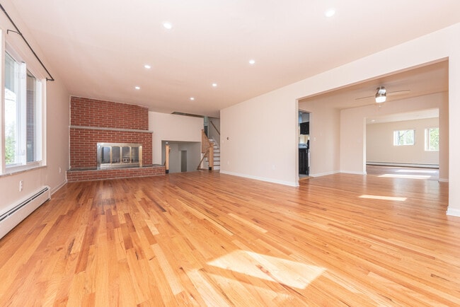 Building Photo - 1520 Traver Rd