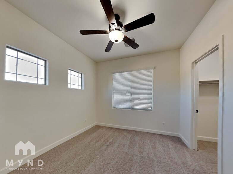 Building Photo - 14535 W Port Royale Ln