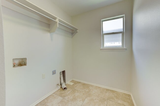 Building Photo - 3 Bed / 2 Bath in Prime Broken Arrow Location