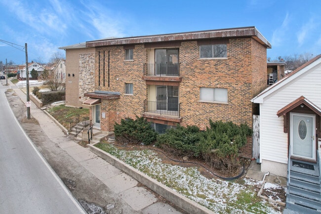 Building Photo - 12510 Vincennes Rd