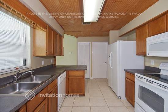 Building Photo - 605 Fisher Ct