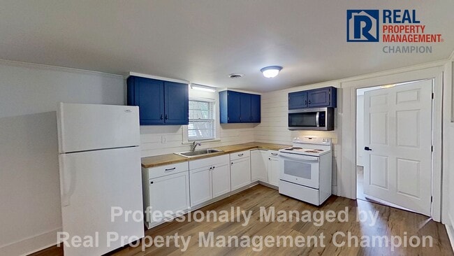 Building Photo - Renovated 2 BD/2 BA All Brick Cottage Near Cargo and Soda Pop Districts