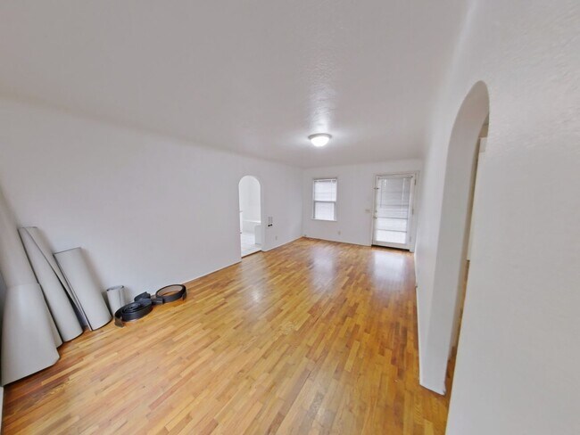 Building Photo - 1403 Cross St