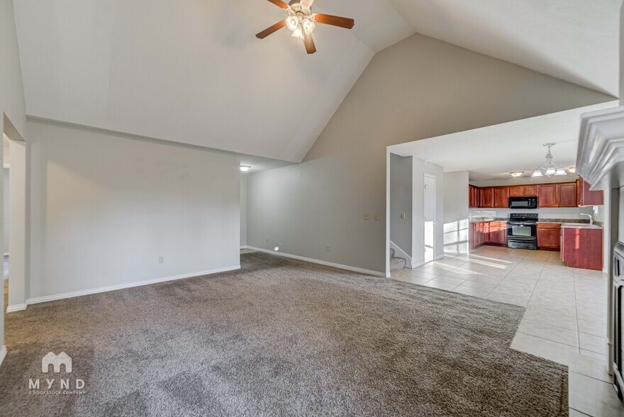 Building Photo - 112 N Peach Brook