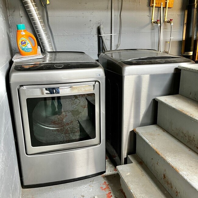 Building Photo - Cozy Bremerton Home on Large Corner Lot