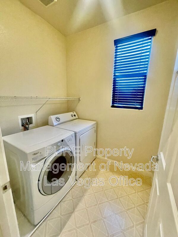 Building Photo - 117 Castle Course Ave