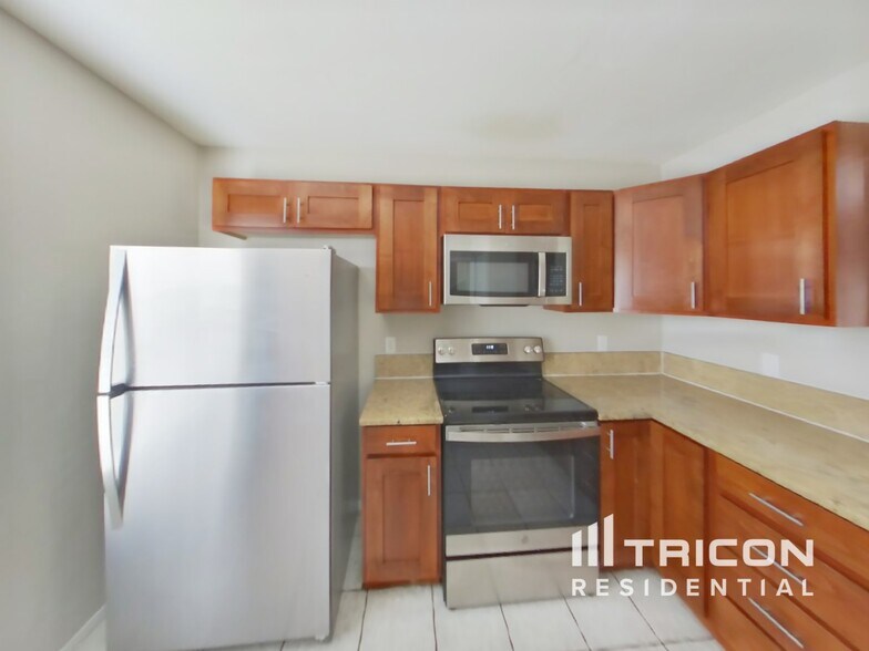 Building Photo - 6842 N 78th Ave