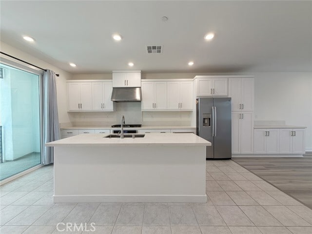 Building Photo - 400 Transport