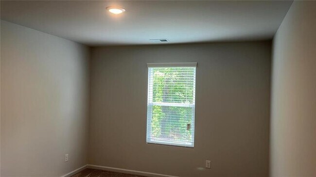 Building Photo - 285 Springwood Ln
