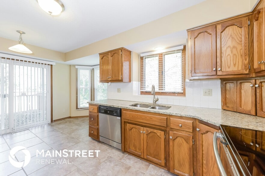 Building Photo - 4050 SW La Harve Dr