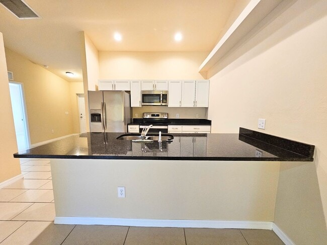 Building Photo - Charming 3BR/2BA