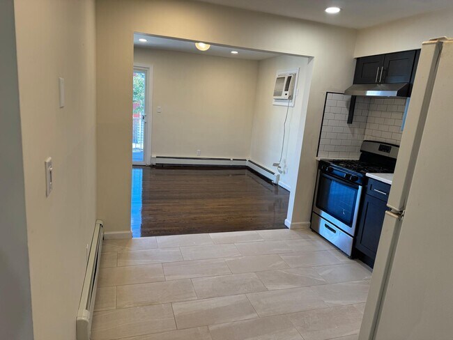 Building Photo - 89 McAdoo Ave