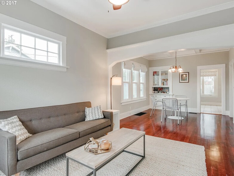 Building Photo - 5525 NE Everett St