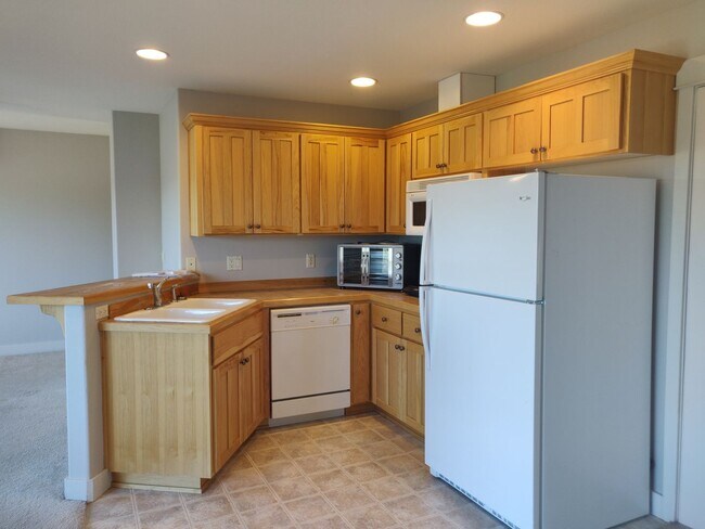 Building Photo - 331 NW Flagline Dr