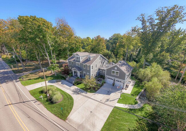 Building Photo - 63 N Shore Dr