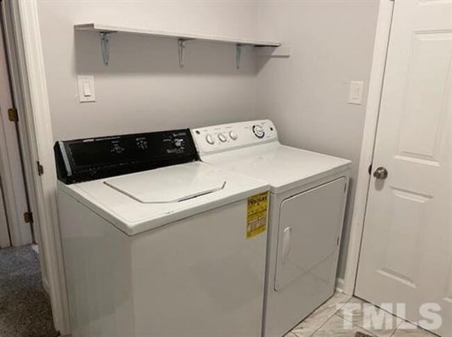 Building Photo - 8017 Monitor Ct