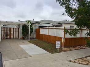 Building Photo - 2 bedroom 1 bath house for rent in Talmadge!