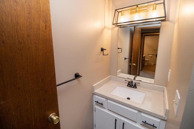 Building Photo - 1055 S Imperial Dr