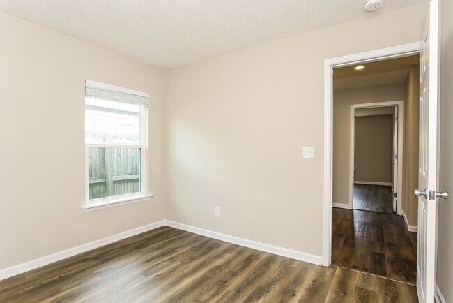 Building Photo - 523 Worcester Ct.