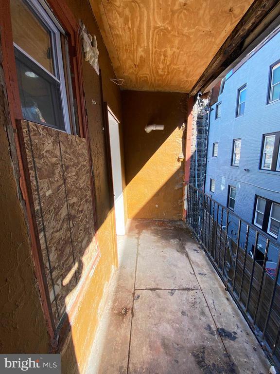 Building Photo - 1426 W Rockland St