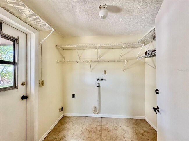 Building Photo - 29 Foxhall Ln